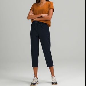 Lululemon Athletica NWOT Stretch High-Rise Cropped Pants
